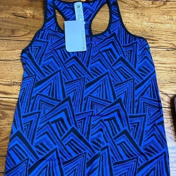 fabletics NWT Olympus Tank Medium D4 - Picture 3 of 10
